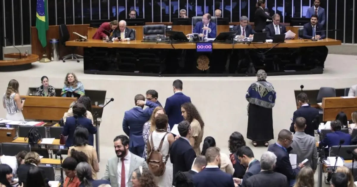 Vejam como votaram os parlamentares baianos no projeto que dificulta aborto a crianças vítimas de estupro