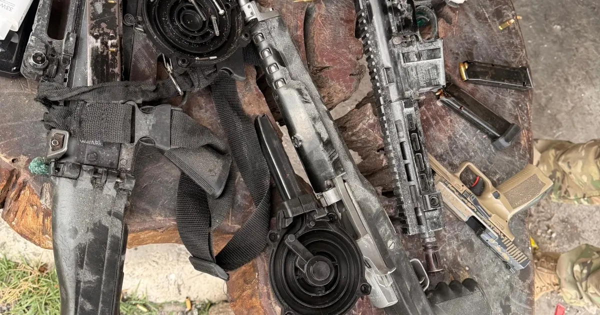Armas e granada são apreendidas em operação contra Comando Vermelho no Extremo Sul da Bahia