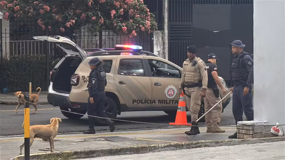 Homem que usava cães para atacar moradores em bairro nobre de Salvador é preso após mais de 10 denúncias