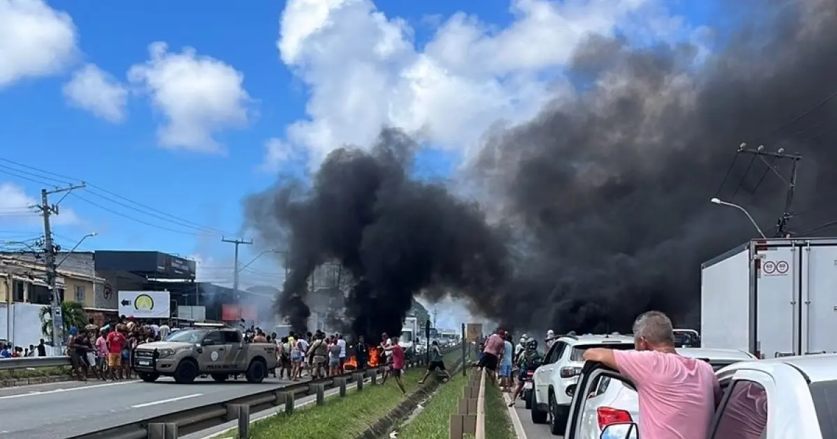 Manifestação bloqueia BA-099 e deixa trânsito lento em Abrantes
