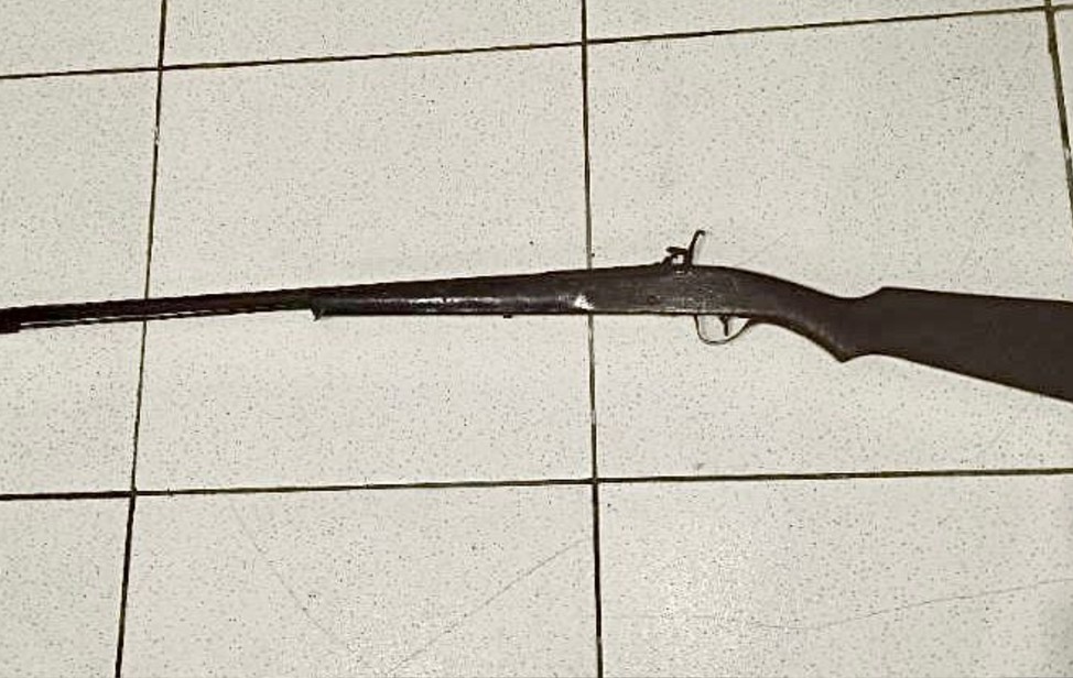 Pai é preso suspeito de ameaçar filha com arma de fogo após sumiço de R$ 30 na Bahia