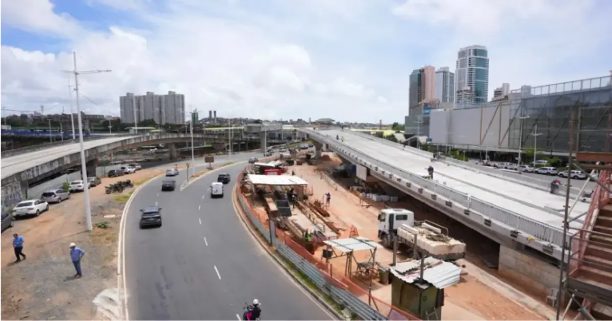 Estações do metrô têm operação interrompida para obras de novo viaduto