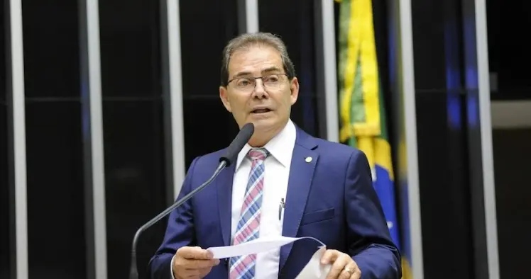 PL da Dosimetria prevê redução de punições a envolvidos nos atos do 8/01; Penas de Bolsonaro podem cair para 2 anos, diz relator