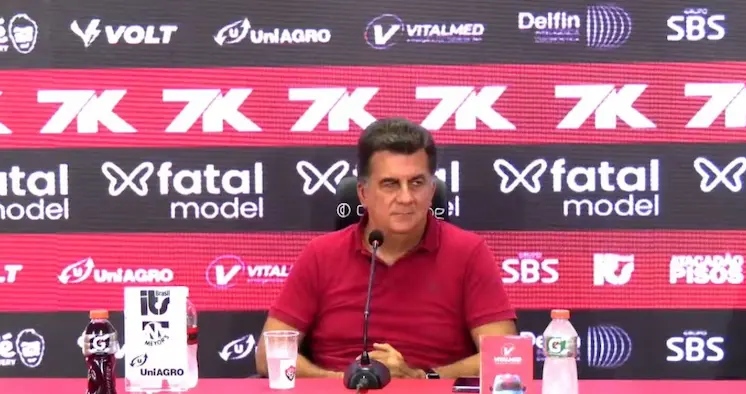 Fábio Mota confirma Jair Ventura no comando do Vitória até o fim de 2026; saída de Willian Oliveira também é confirmada