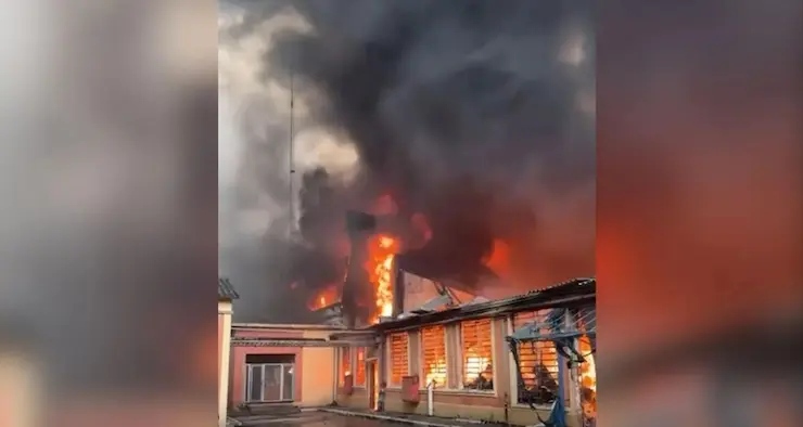 VÍDEO: Incêndio atinge loja de flores artificiais no bairro da Mooca, em São Paulo