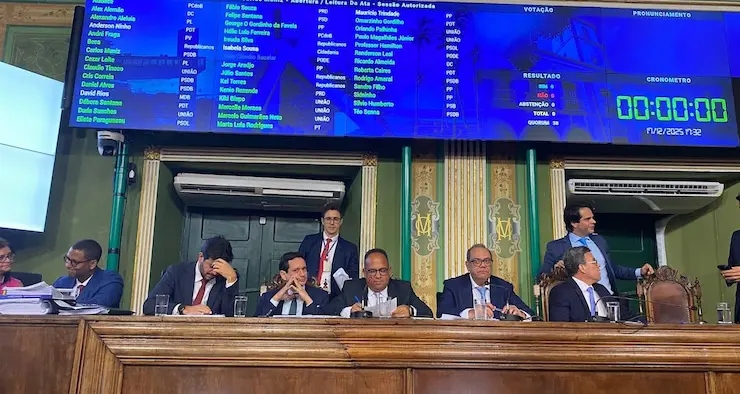 Com LOA e PPA, Câmara mantém veto e aprova projetos do Executivo em última sessão de 2025