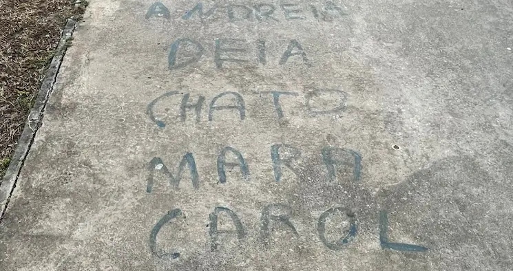 VÍDEO: Ambulantes picham chão para reservar espaços no Festival da Virada de Salvador