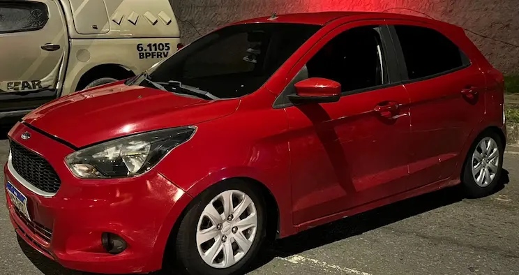 PM prende dupla e recupera veículo roubado com placa clonada durante a operação em Salvador