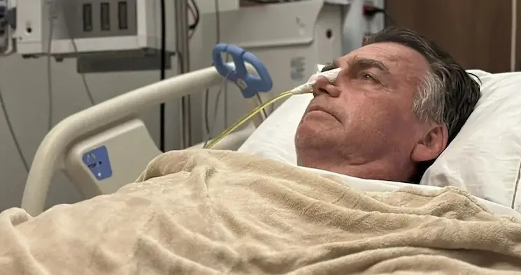 Bolsonaro passa por novo procedimento para tratar soluços, revela Michelle