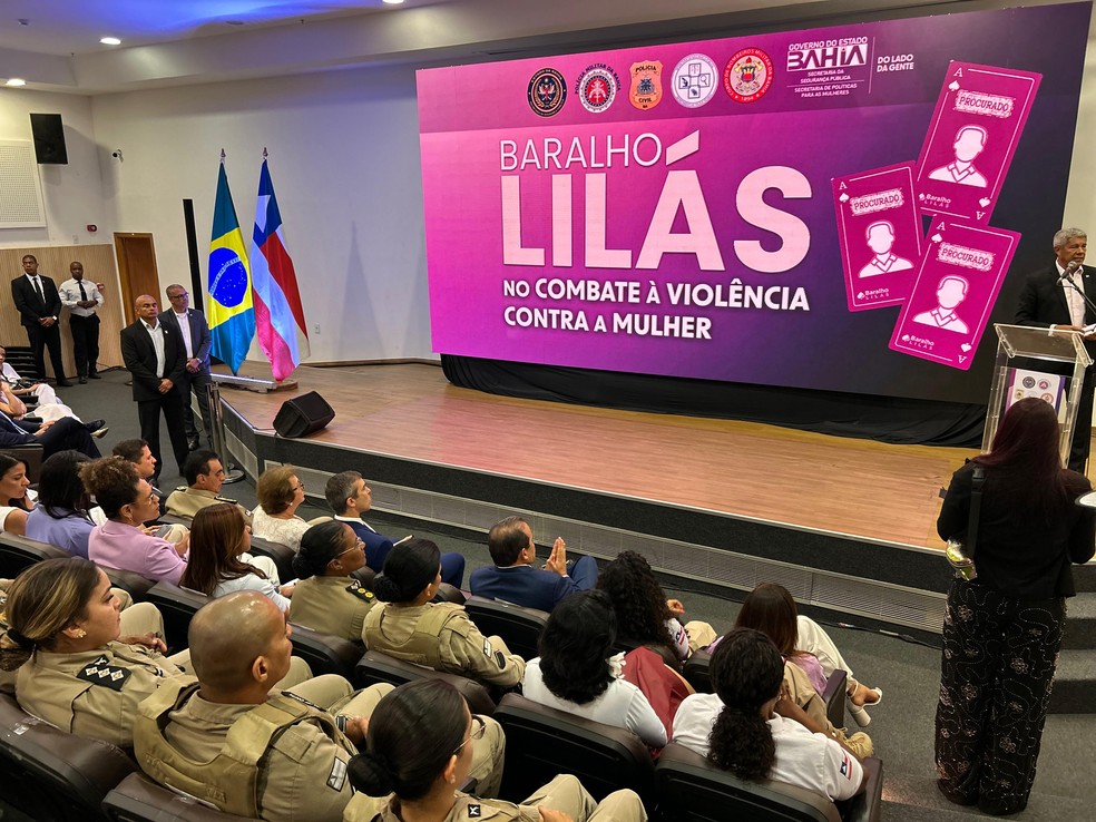 ‘Baralho Lilás’: Governo da Bahia lança catálogo com foragidos por violência contra a mulher