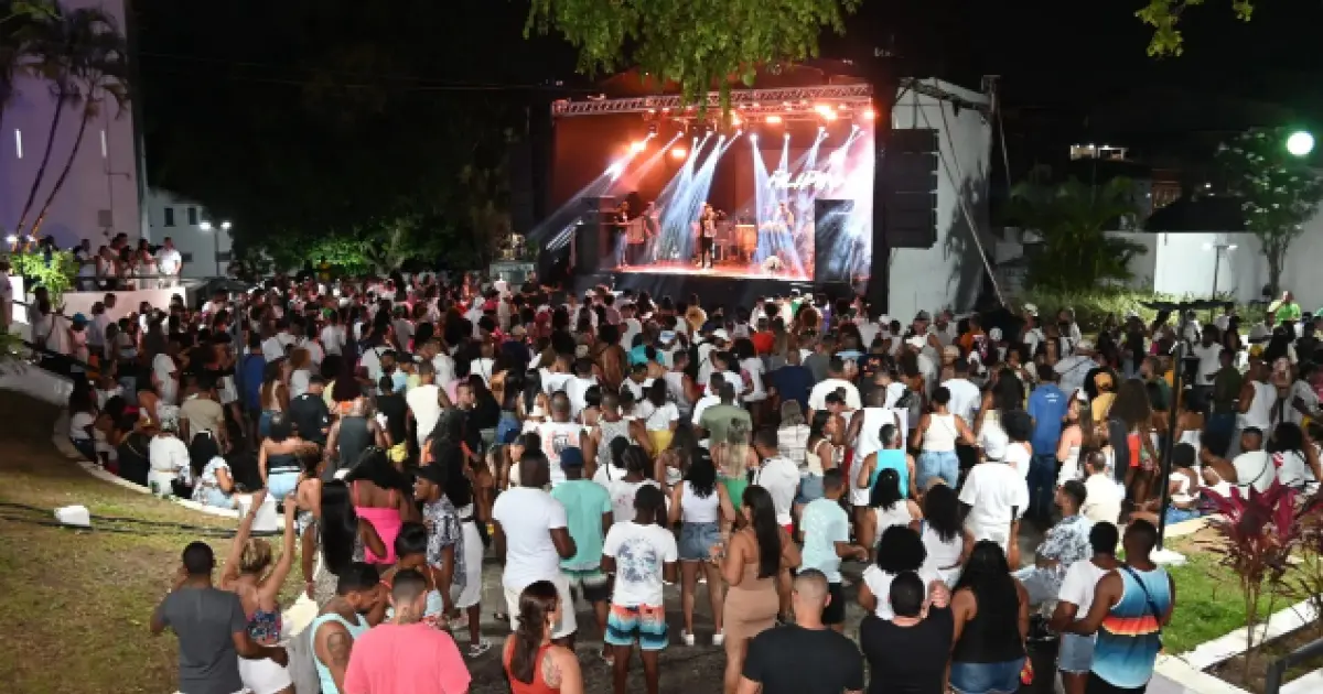 Turista do Rio Grande do Sul é detida por racismo contra funcionária em show do É o Tchan