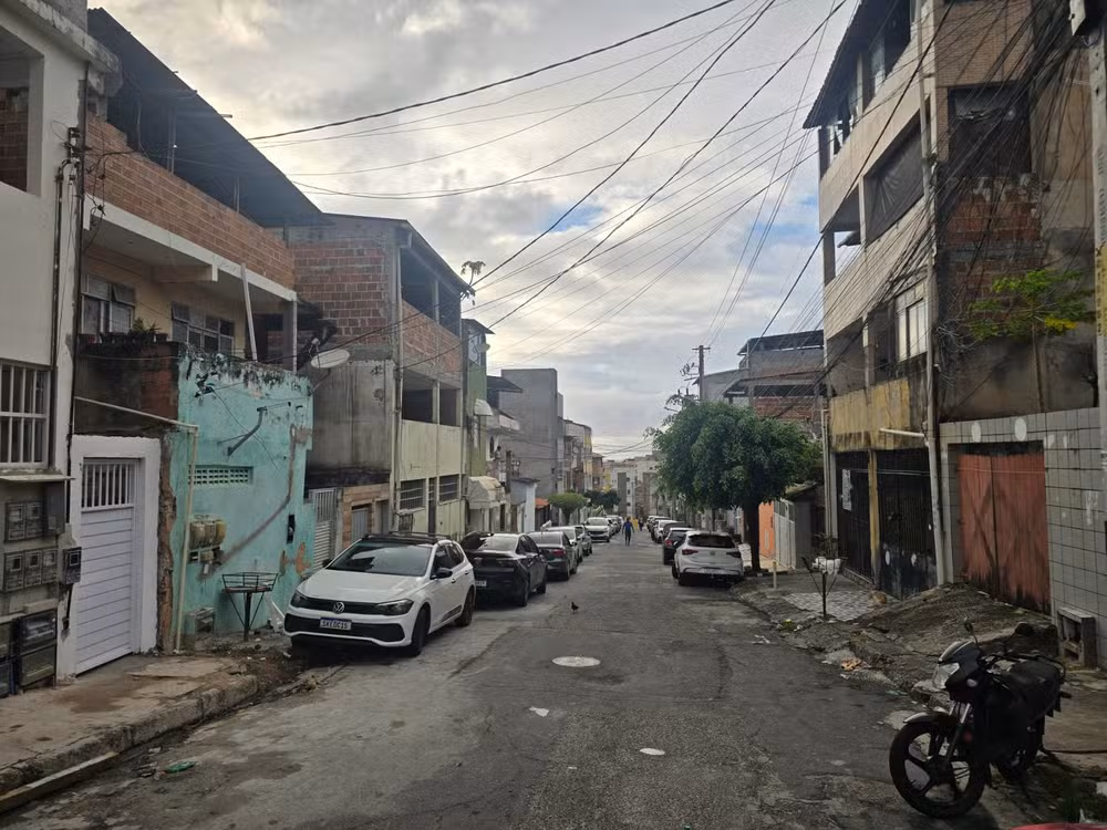 Ataque a tiros deixa um jovem morto e dois feridos em Salvador