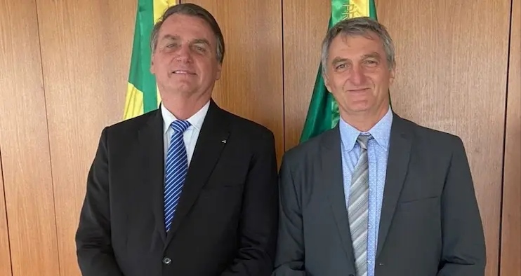 Preso desde dezembro, Bolsonaro e irmão ganham na Mega da Virada