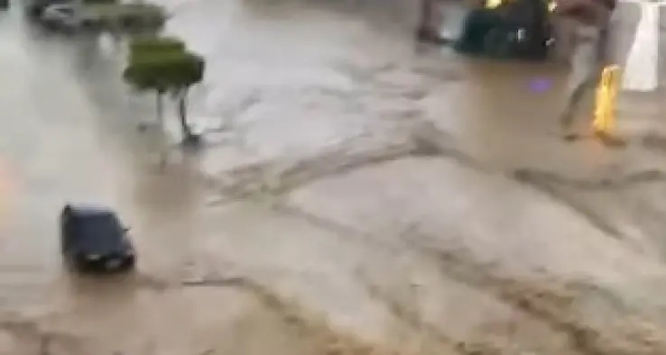 Temporal provoca alagamentos em Poções após 80 mm de chuva em menos de três horas