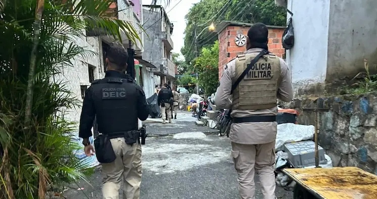 Influenciadora é presa durante operação contra roubo de canetas emagrecedoras