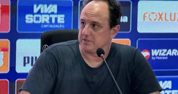 Mesmo com triunfo, Rogério Ceni critica arbitragem: “Para muito o jogo, tem que deixar correr”