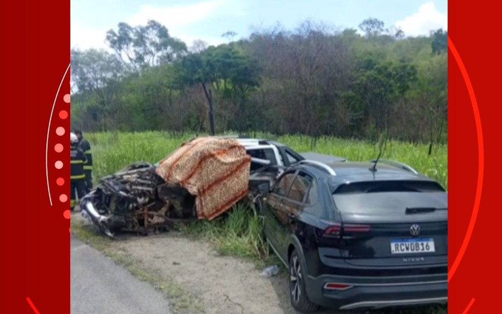 Uma pessoa morre e três ficam feridas após batida entre quatro veículos na Bahia