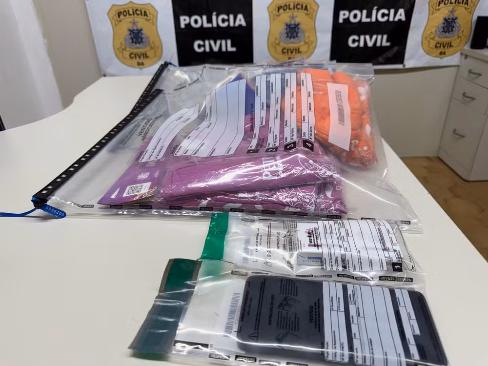 Três pessoas são levadas para a delegacia por venda irregular de abadás em Salvador