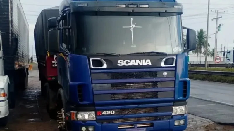 Motorista é encontrado morto dentro de carreta em Feira; perícia indica morte durante ato sexual