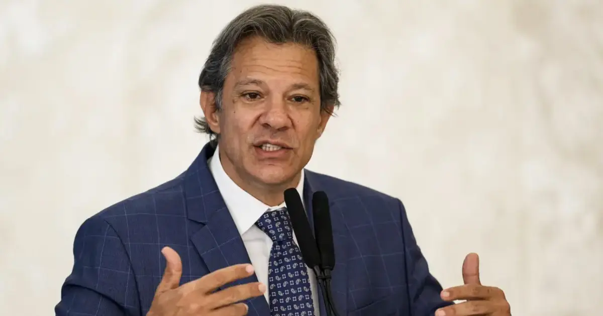 Crescimento de Flávio Bolsonaro em pesquisas é visto por dirigentes do PT como fator de pressão para candidatura de Haddad