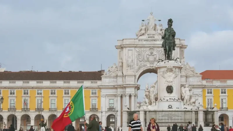 Atingido por tempestades, Portugal vai às urnas e deve rejeitar ultradireita