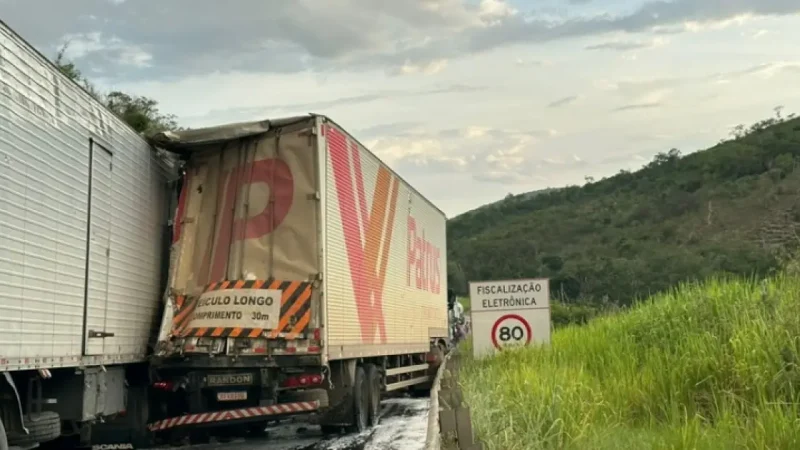 Acidente entre três carretas deixa motorista morto em trecho da Serra do Mutum, no Sudoeste baiano