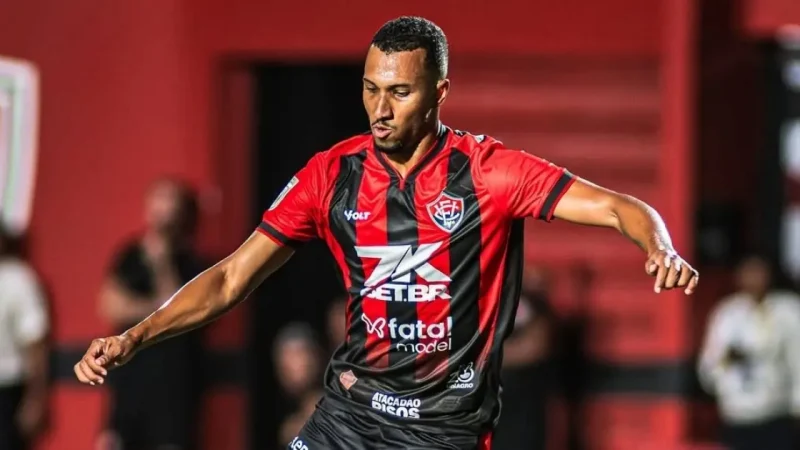 Vitória encaminha empréstimo de Lucas Braga ao Fortaleza até o fim da temporada