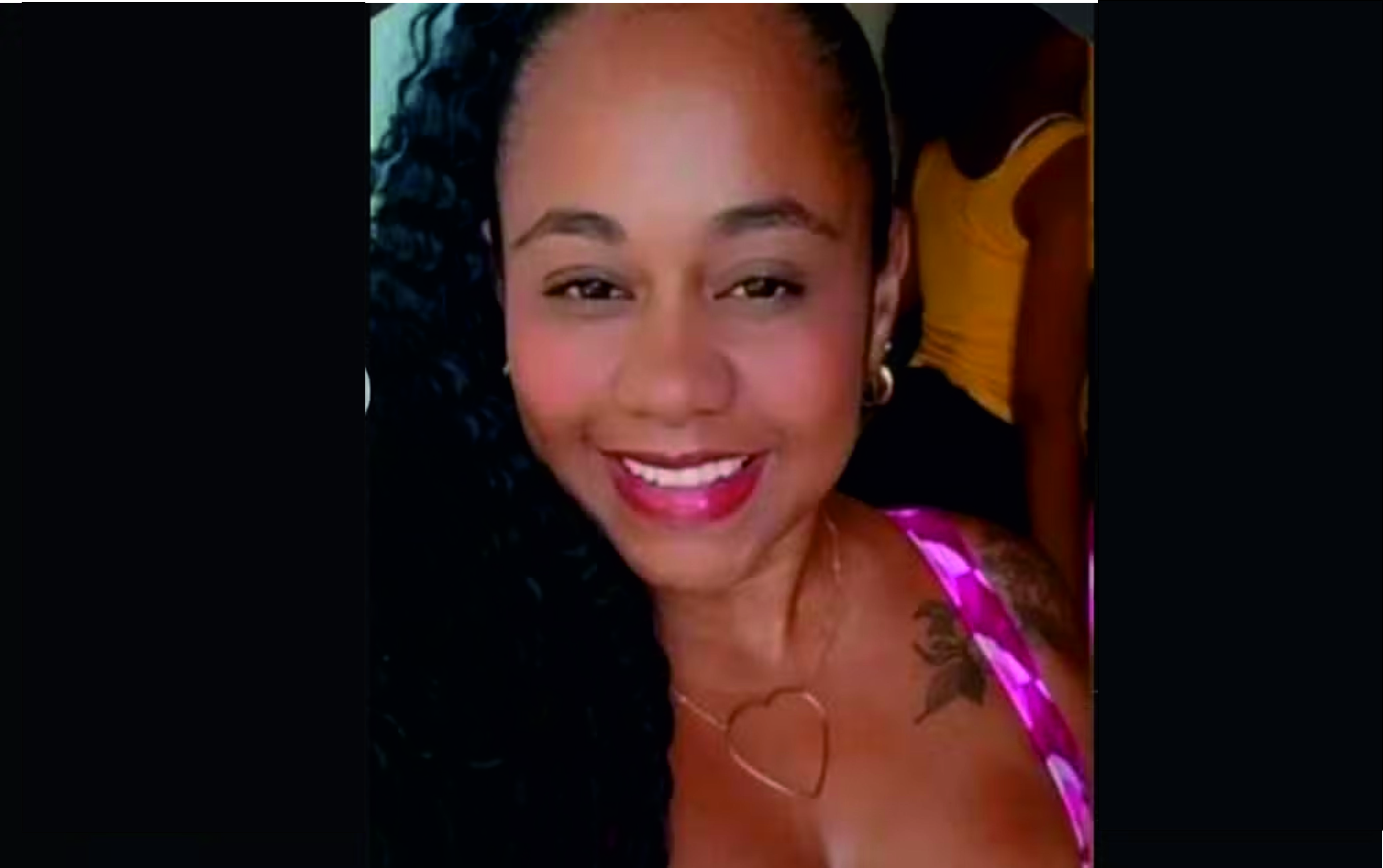 Mulher é morta a facadas e filha de 12 anos fica ferida em Salvador; companheiro da vítima foi preso