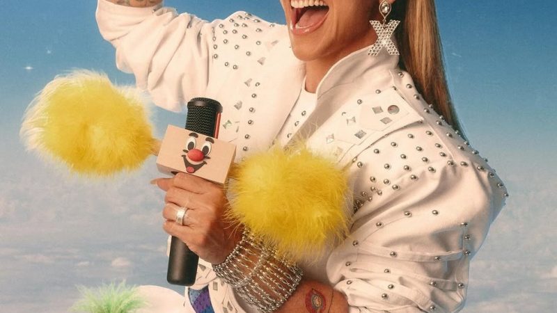 Carla Perez se despede e desfila pela última vez no trio ‘Pipoca Doce’ no carnaval de Salvador
