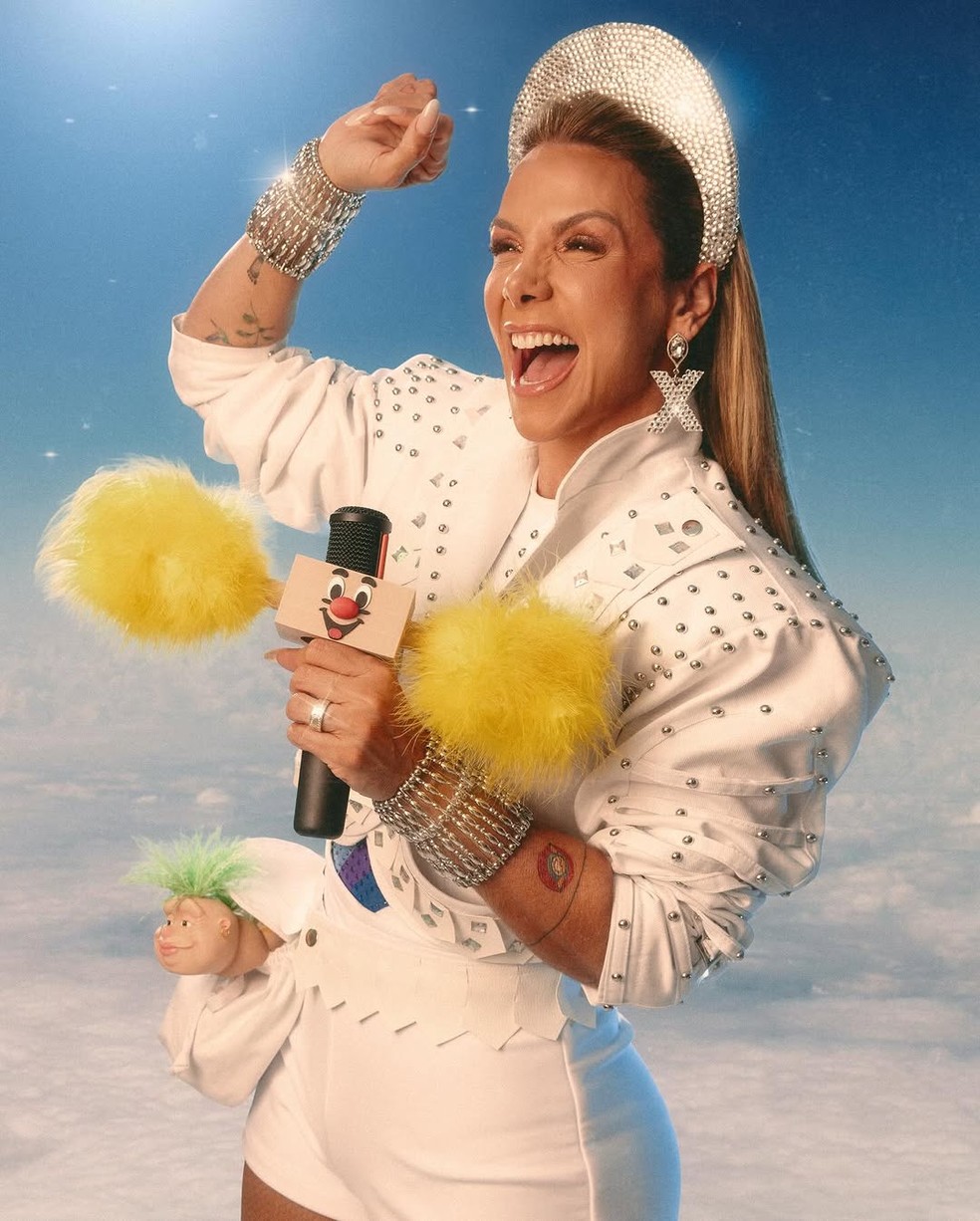 Carla Perez se despede e desfila pela última vez no trio ‘Pipoca Doce’ no carnaval de Salvador