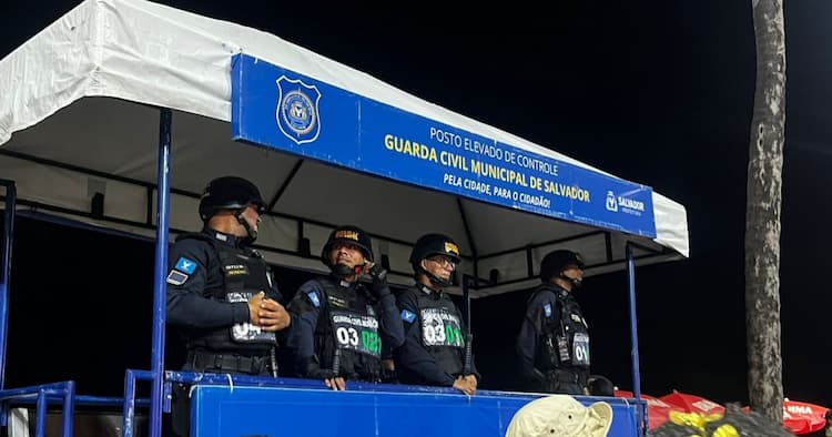 GCM prende homem que fingiu ser policial e fez ameaça a agentes no Farol da Barra