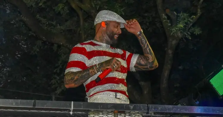 Com Campo Grande cheio, Igor Kannário arrasta multidão em pipoca com foliões alegres no Carnaval