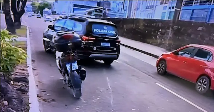 Motociclista morre em acidente na Avenida Contorno; testemunha relata colisão contra árvore