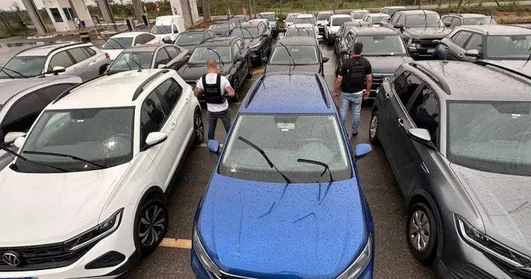 Polícia apreende mais de 60 veículos desviados de locadora em Vitória da Conquista