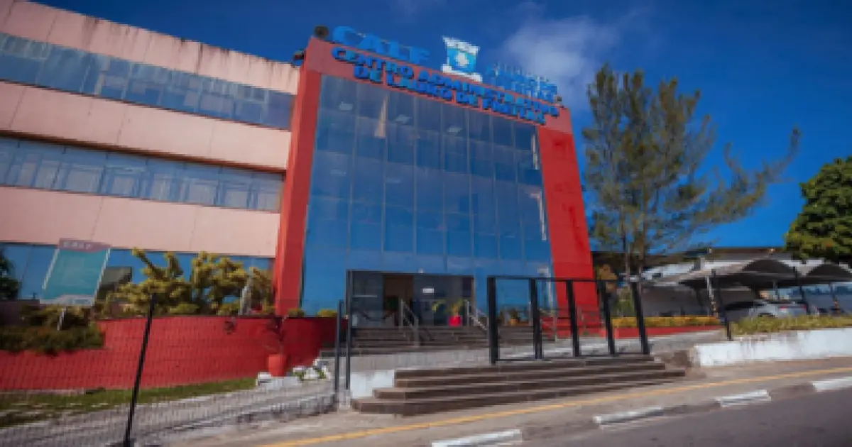 PF deflagra operação que mira contratos da gestão Moema Gramacho em Lauro de Freitas e cumpre mandados na RMS