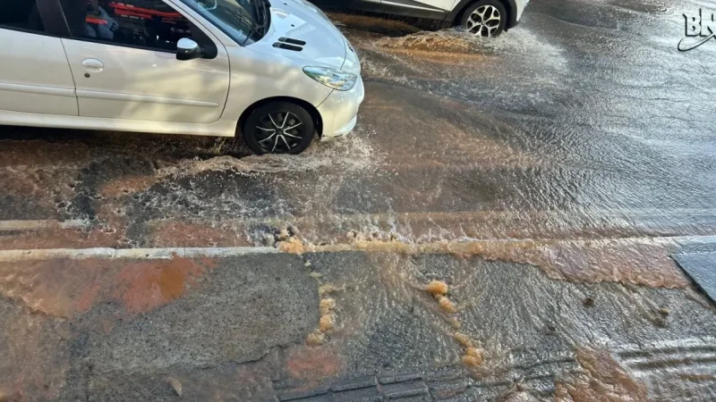 Vazamento de água é registrado na Av. Tancredo Neves e mobiliza equipe da Embasa