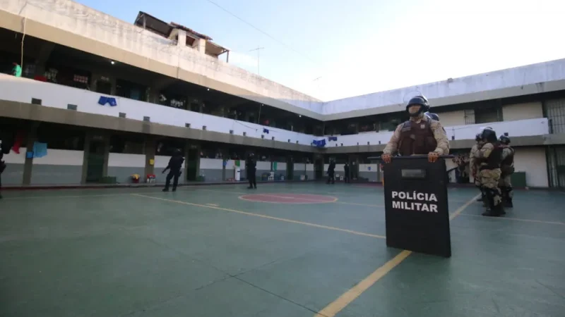 Após onda de crimes ordenados da prisão, União autoriza emprego da Força Penal Nacional em Salvador