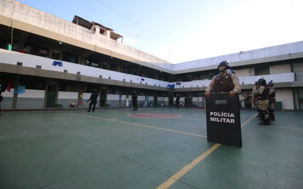 Após onda de crimes ordenados da prisão, União autoriza emprego da Força Penal Nacional em Salvador