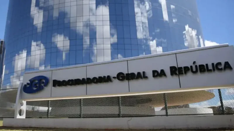PGR se manifesta a favor de prisão domiciliar de Bolsonaro