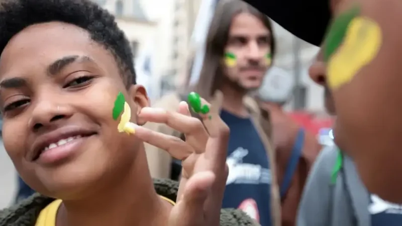 Política além do algoritmo: Lideranças destacam adaptações para engajar a juventude fora das redes 