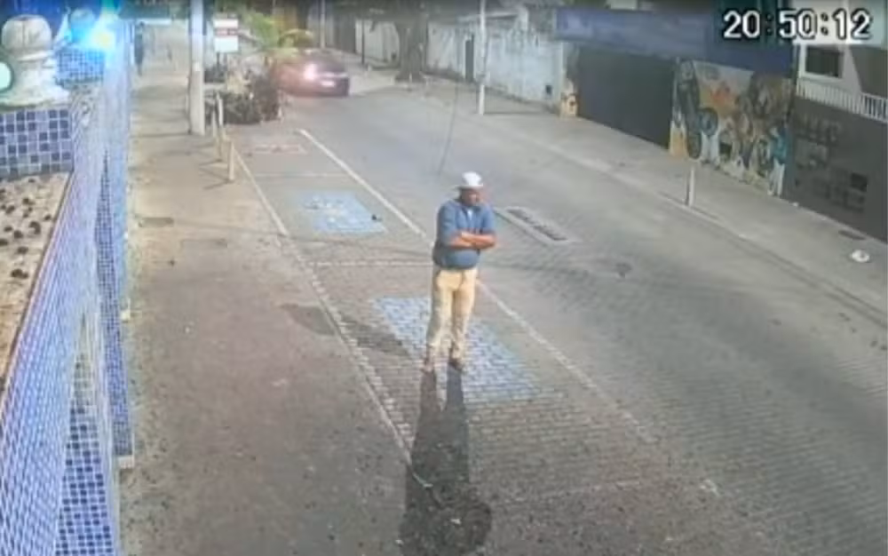 Homem em situação de rua que foi agredido por jovens teve braço quebrado e ferimentos na cabeça