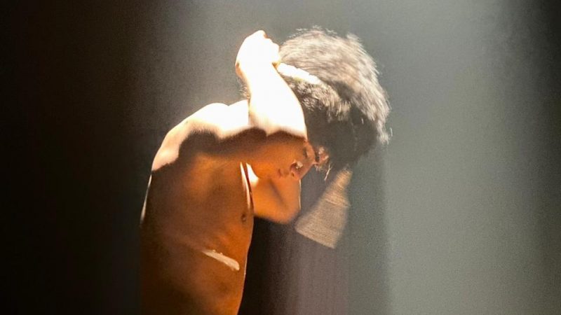 Aldeia Casa da Fonte abre teatro com espetáculo vindo do Ceará