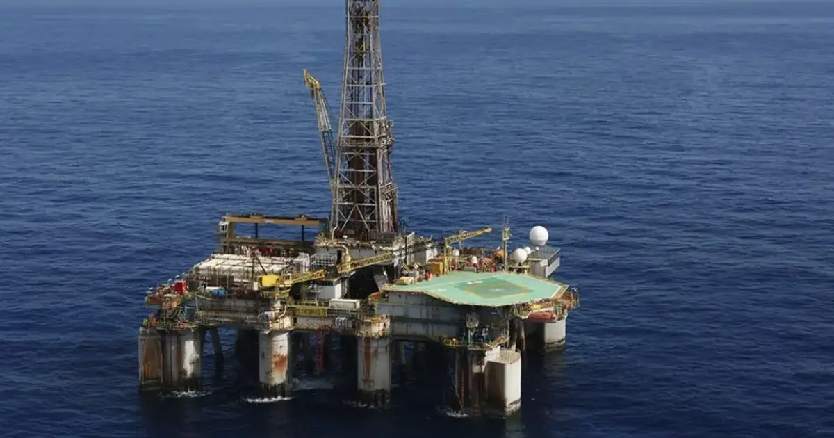 Petróleo já subiu cerca de 50% desde o início da guerra no Irã, há um mês