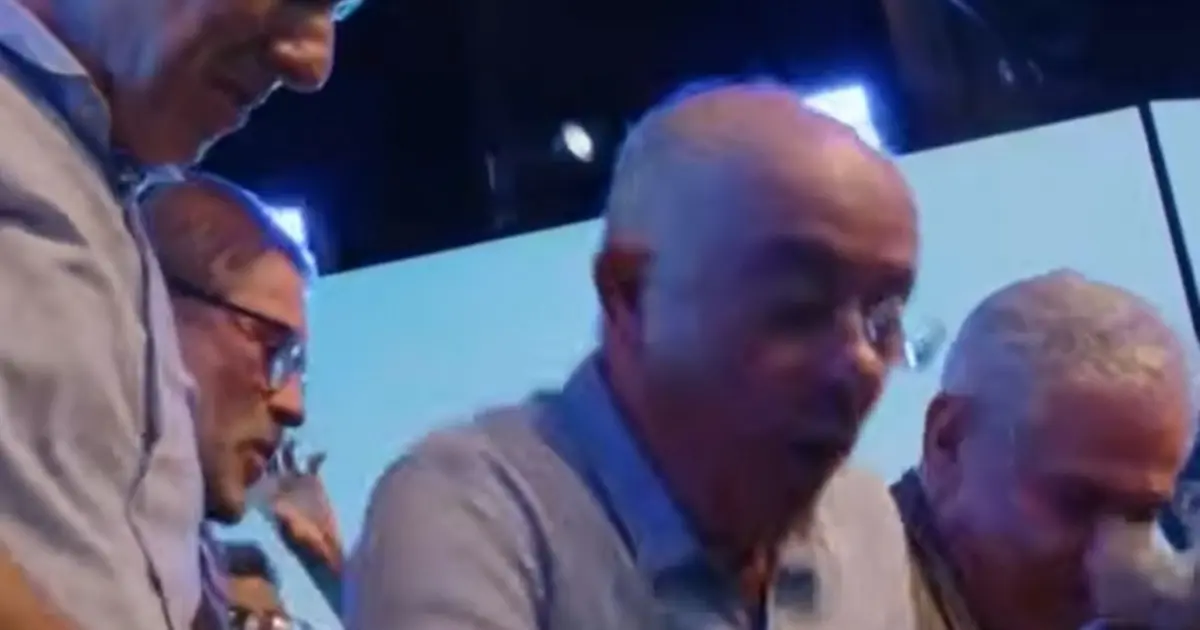 Renato Piaba “chega por trás” e quase machuca Zé Ronaldo em Feira de Santana