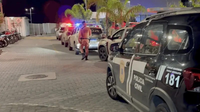Homem baleado é levado por criminosos armados ao Hospital Municipal de Salvador em carro roubado