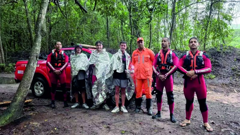 Turistas ingleses são resgatados após ficarem mais de 24 horas sem alimentação e expostos ao frio em trilha na Chapada Diamantina