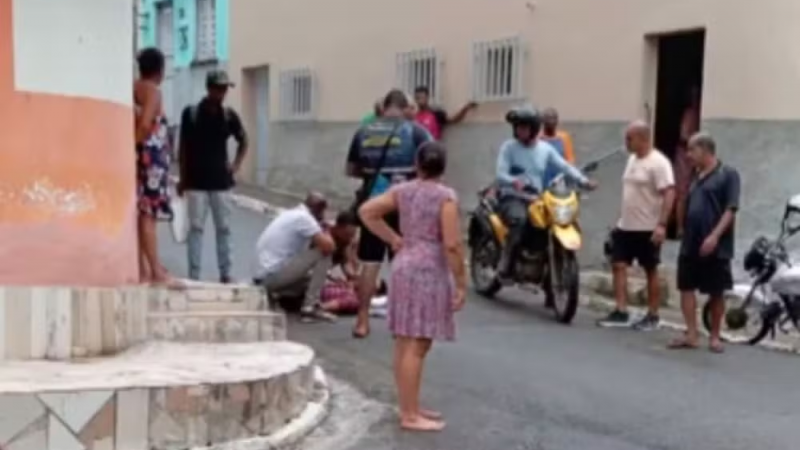 Pintor fica ferido após cair de altura de cerca de quatro metros durante obra no sul da Bahia
