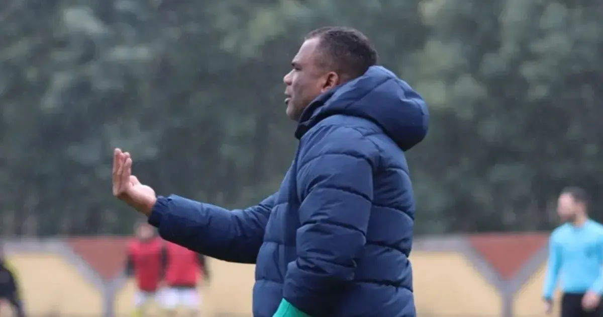 Ex-goleiro do Vitória, Nilson Corrêa soma apenas uma derrota em dez jogos no comando do Oliveira do Hospital, de Portugal