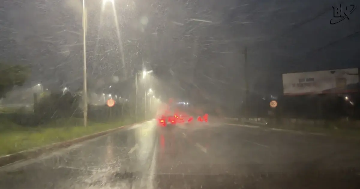 VÍDEO: Avenidas de Salvador registram alagamentos após madrugada chuvosa