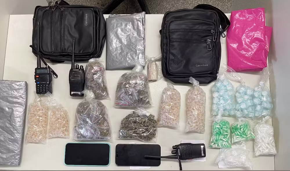 Cinco homens são presos suspeitos de tráfico de drogas em Salvador